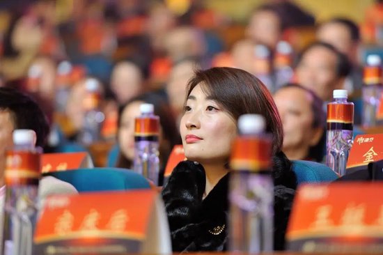 成都正规配资公司有哪些 香港法院要求宗馥莉保全18亿美元信托，三子女证据曝光